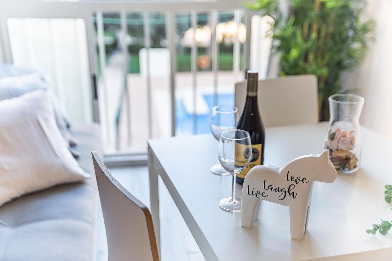 Sun Coast Benalmadena -- Superb Studio With 4 Pools, Gardens & Breakfast Exterior photo