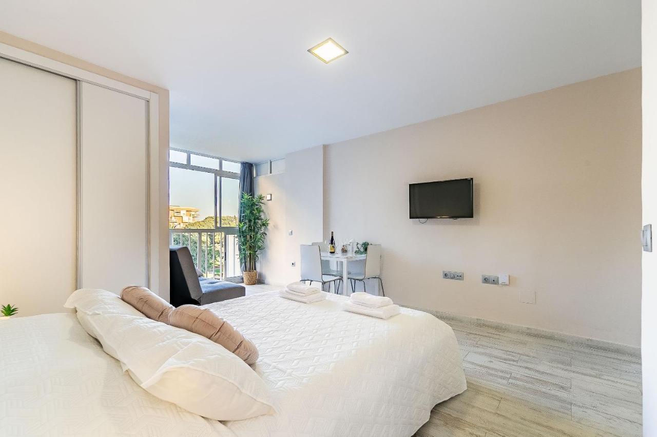 Sun Coast Benalmadena -- Superb Studio With 4 Pools, Gardens & Breakfast Exterior photo