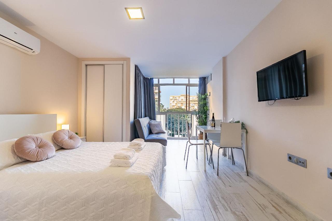 Sun Coast Benalmadena -- Superb Studio With 4 Pools, Gardens & Breakfast Exterior photo