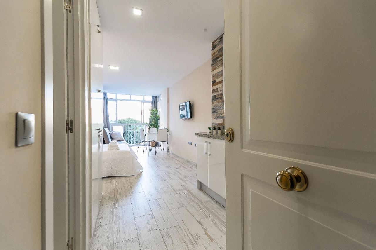 Sun Coast Benalmadena -- Superb Studio With 4 Pools, Gardens & Breakfast Exterior photo